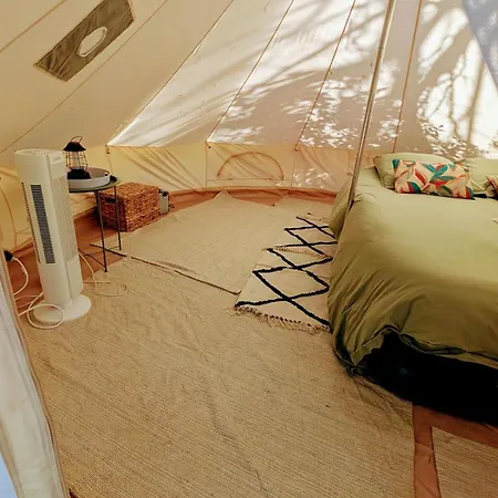 Tipis Du Domaine De Pelican * 吉尼亚克
